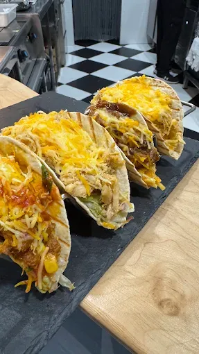 La Gloria Skate and food