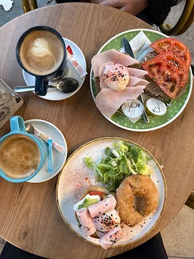 MAMA QUEEN CAFÉ Y COPAS